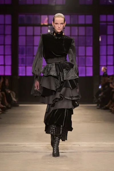 Look 9